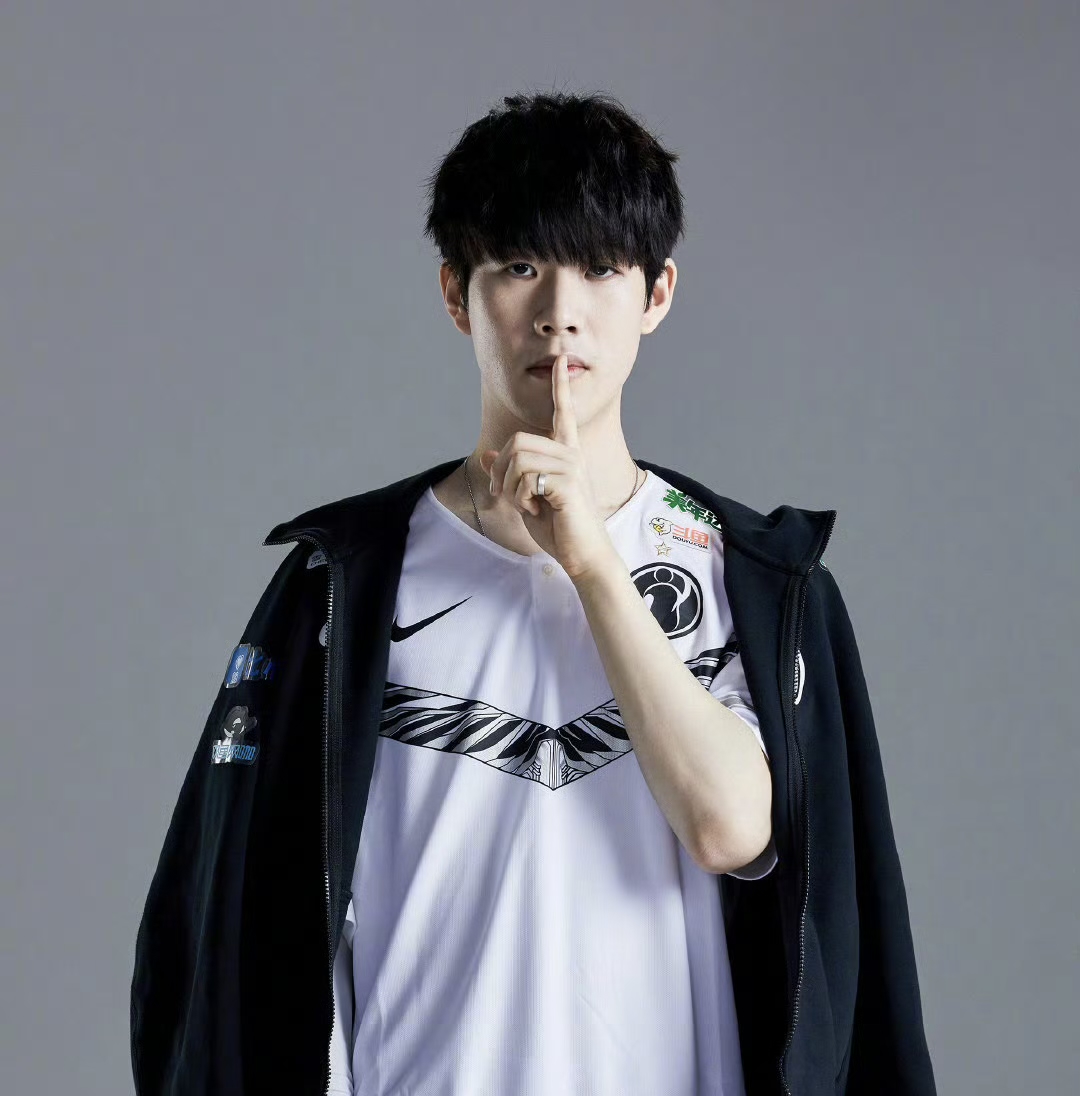 球完成投篮 球完成投篮